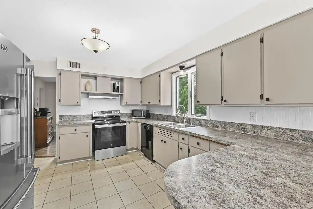 4th image of W166N8551 Theodore Avenue Avenue, Menomonee Falls, WI 53051 | MLS# 1970829