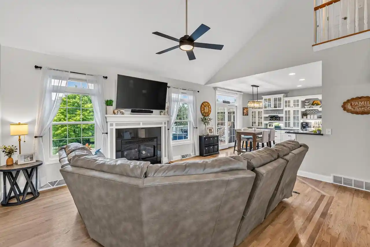 3rd image of N6215 Kapur Dr Dr, Sheboygan Falls, WI 53085 | MLS# 1970836