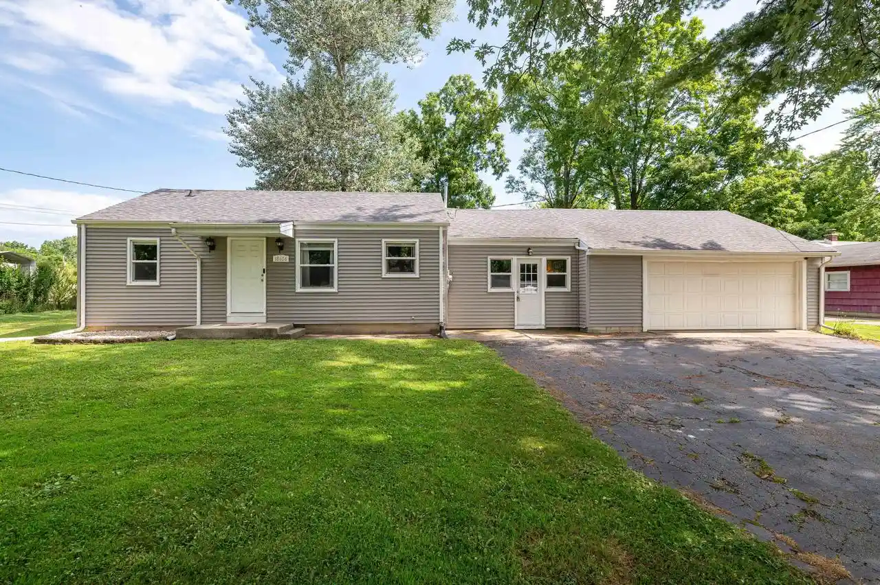 Homes for sale in Muskego, WI | S64w18606 Topaz Dr Dr, Muskego, WI 53150 | MLS# 1970838