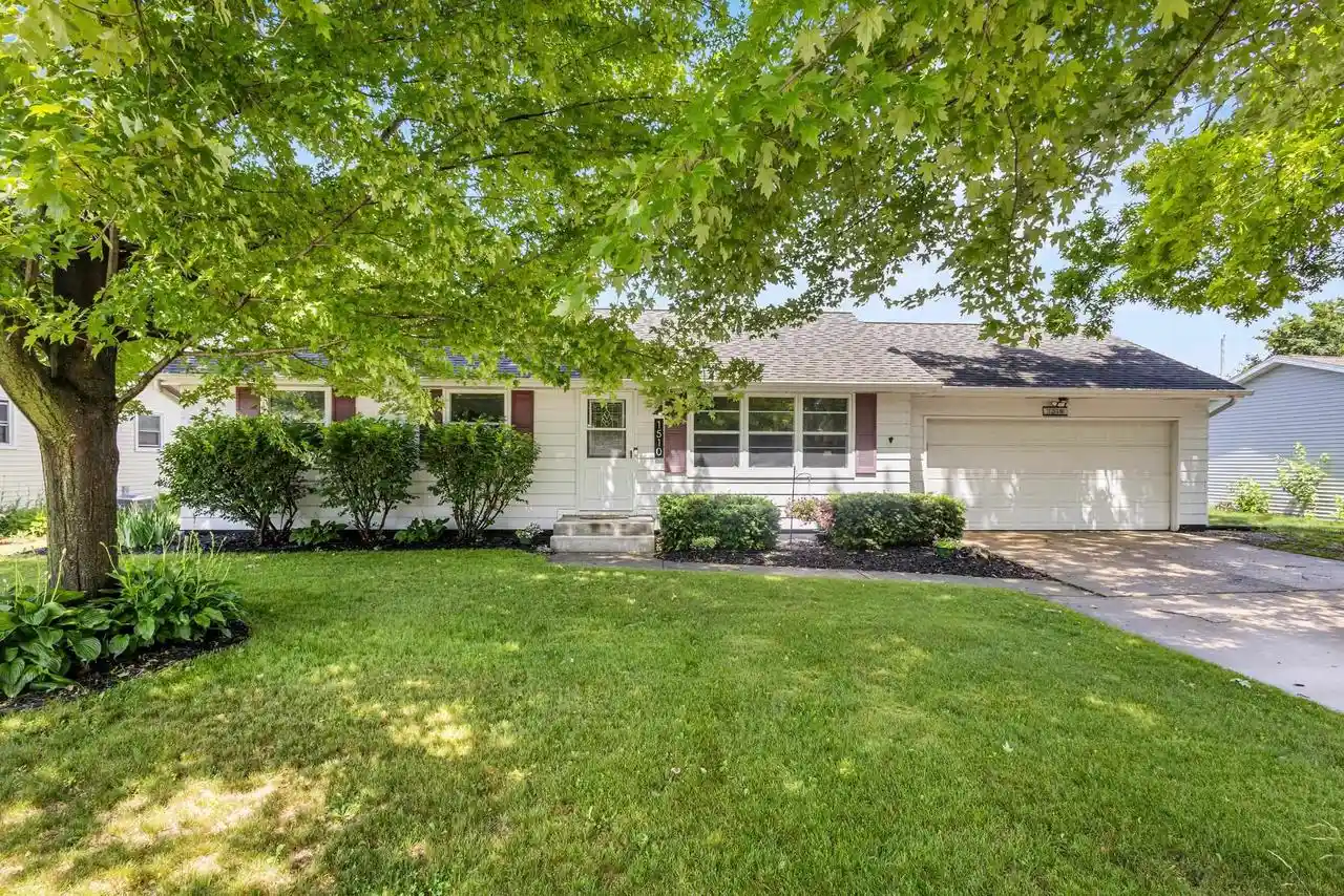 1st image of 1510 Lindale Lane Lane, Green Bay, WI 54313 | MLS# 50328810