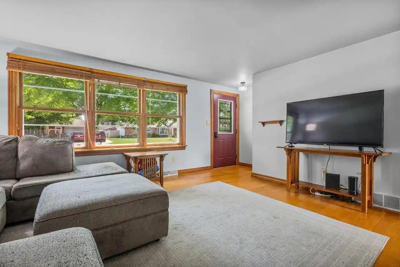 3rd image of 1510 Lindale Lane Lane, Green Bay, WI 54313 | MLS# 50328810