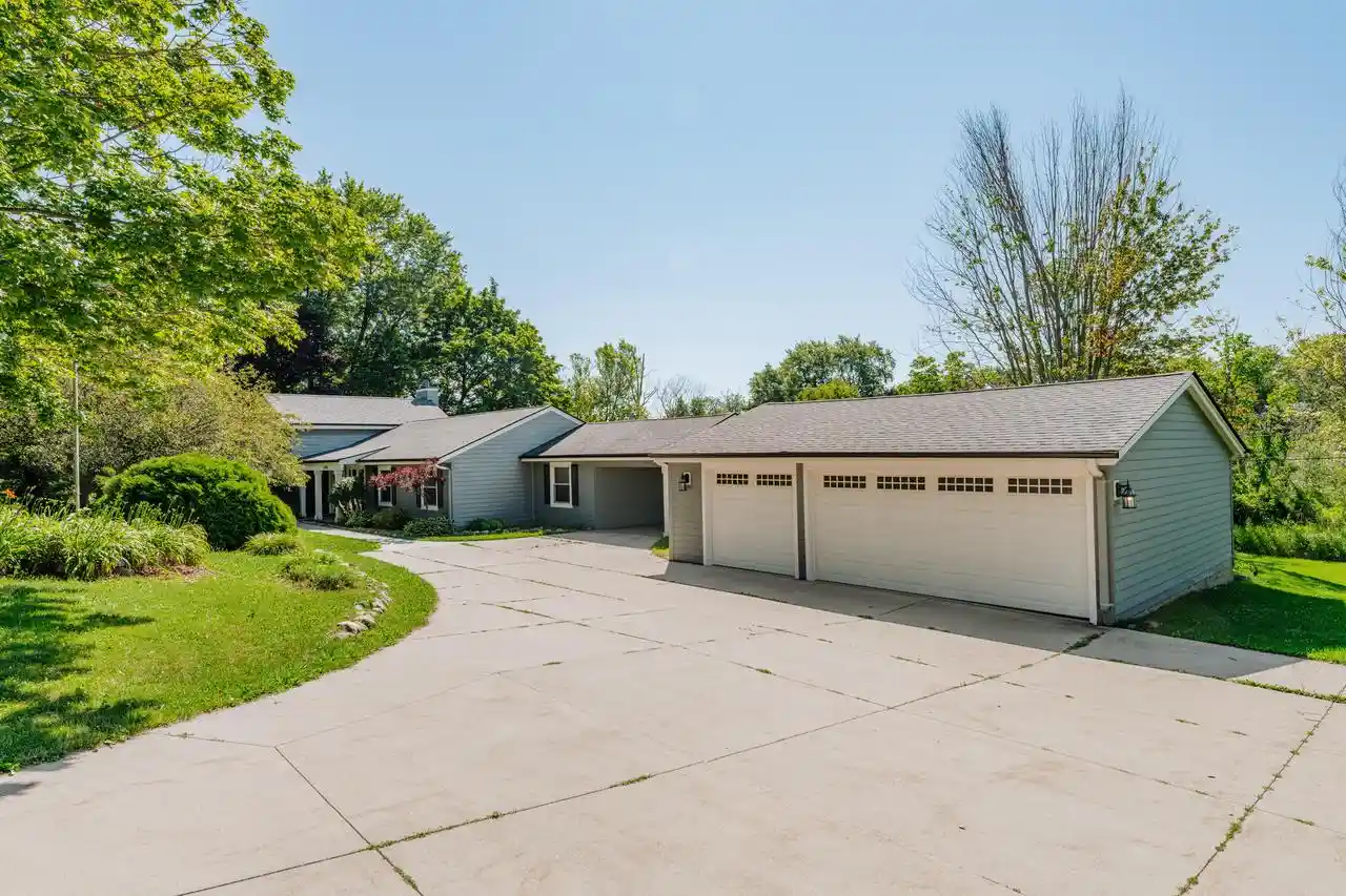 Homes for sale in New Berlin, WI | 18995 W Norwood Dr Dr, New Berlin, WI 53146 | MLS# 1970845