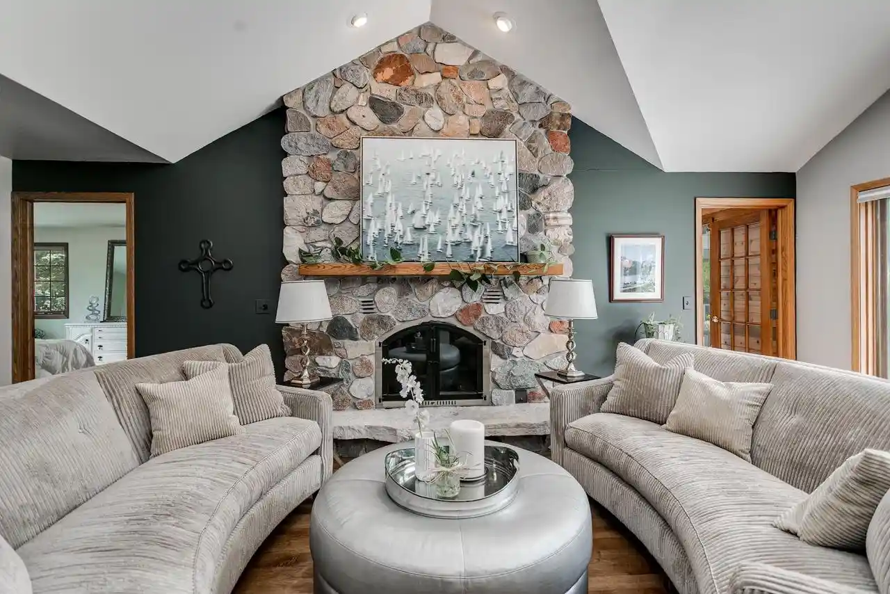 4th image of 3040 Windfield Dr Dr, Neenah, WI 54956 | MLS# 50328816