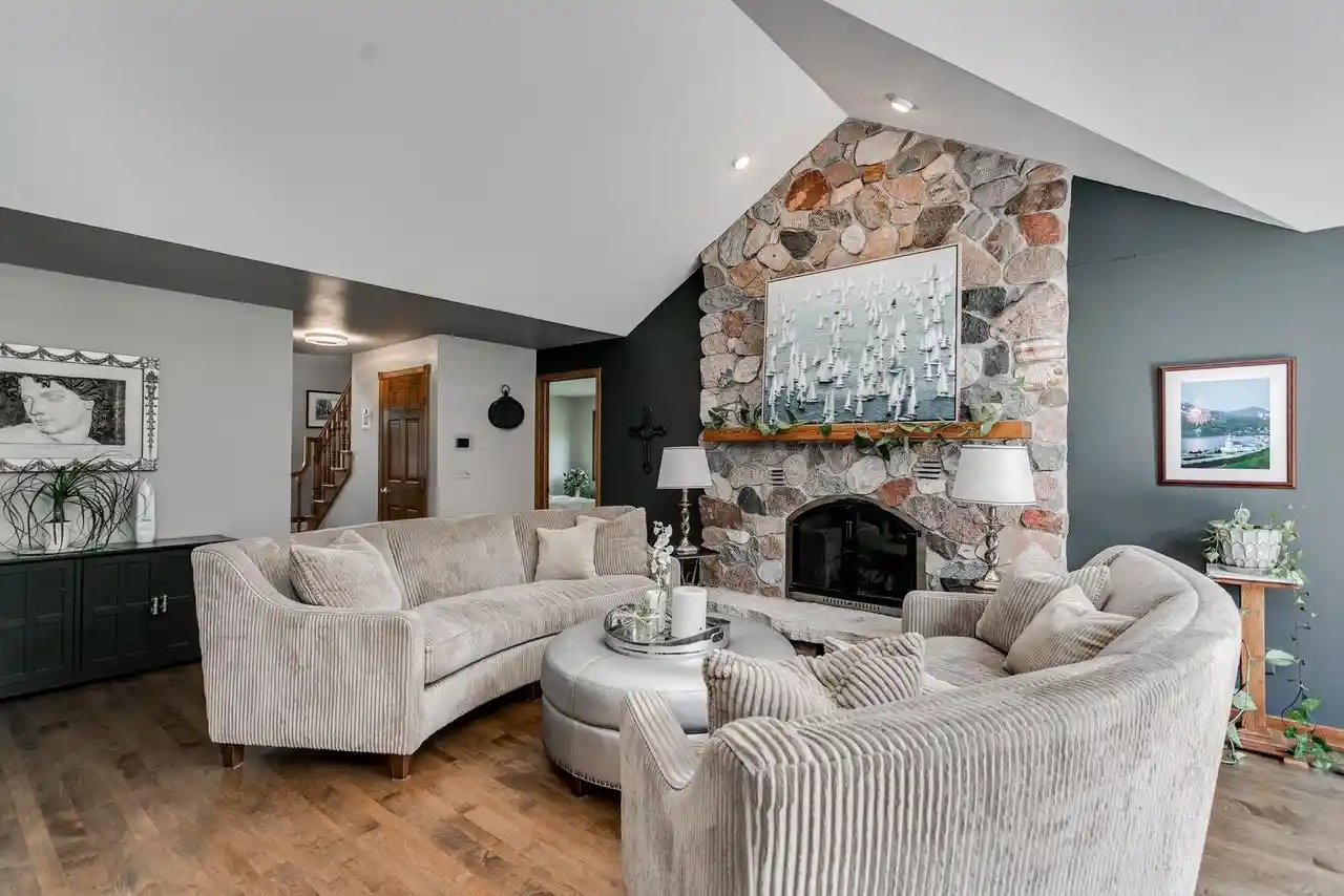 5th image of 3040 Windfield Dr Dr, Neenah, WI 54956 | MLS# 50328816
