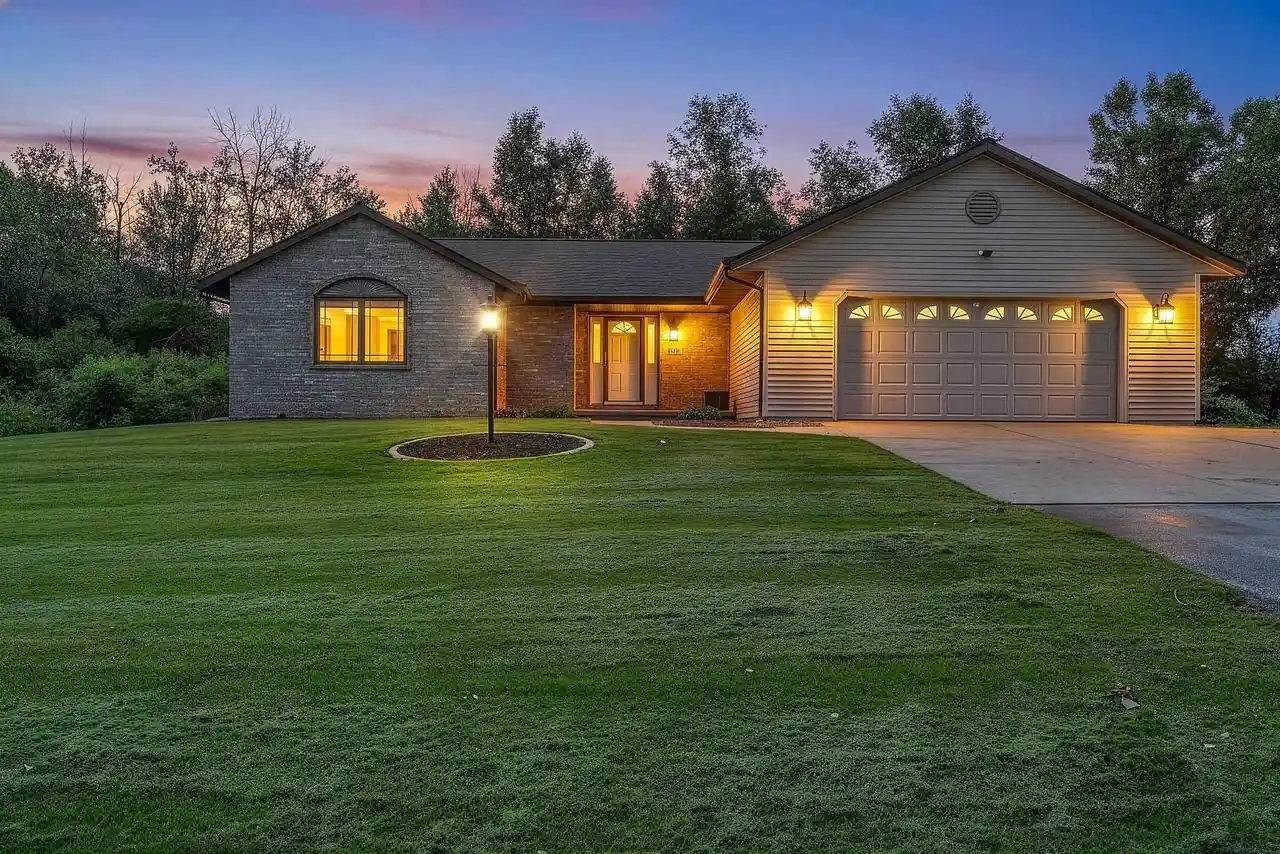 Homes for sale in Green Bay, WI | 1397 Wellington Dr Dr, Green Bay, WI 54173 | MLS# 50328824