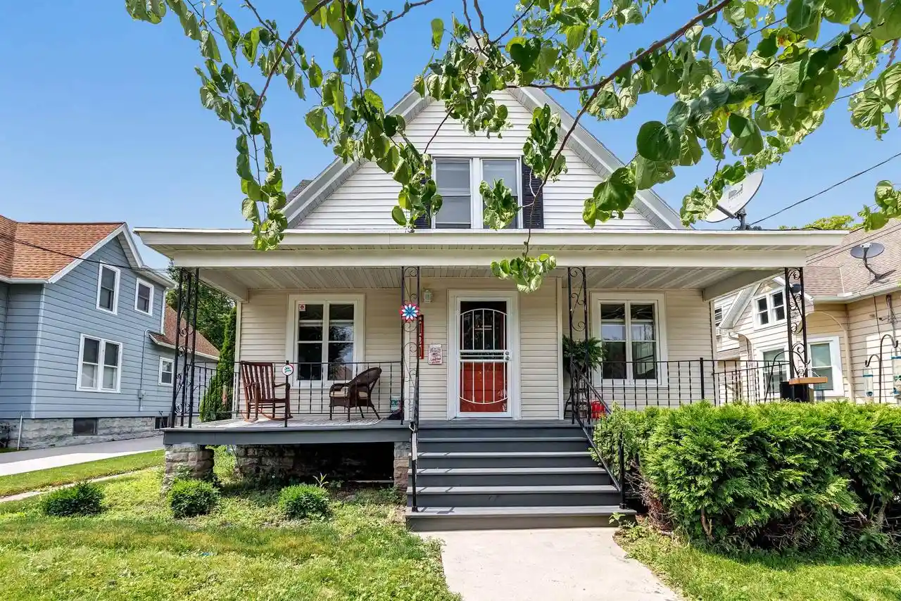 1st image of 121 Woodlawn Street Street, Green Bay, WI 54303 | MLS# 50328827