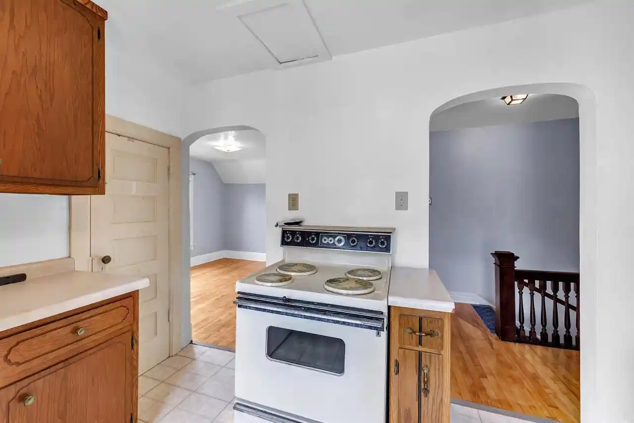 2nd image of 121 Woodlawn Street Street, Green Bay, WI 54303 | MLS# 50328827