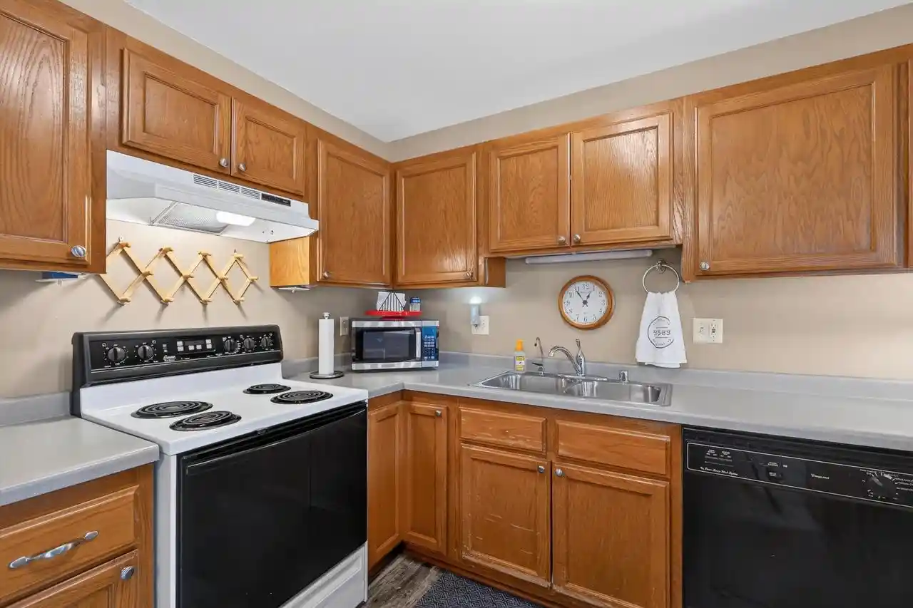 3rd image of 403 Hanson Road Road, Stoughton, WI 53589 | MLS# 2027695