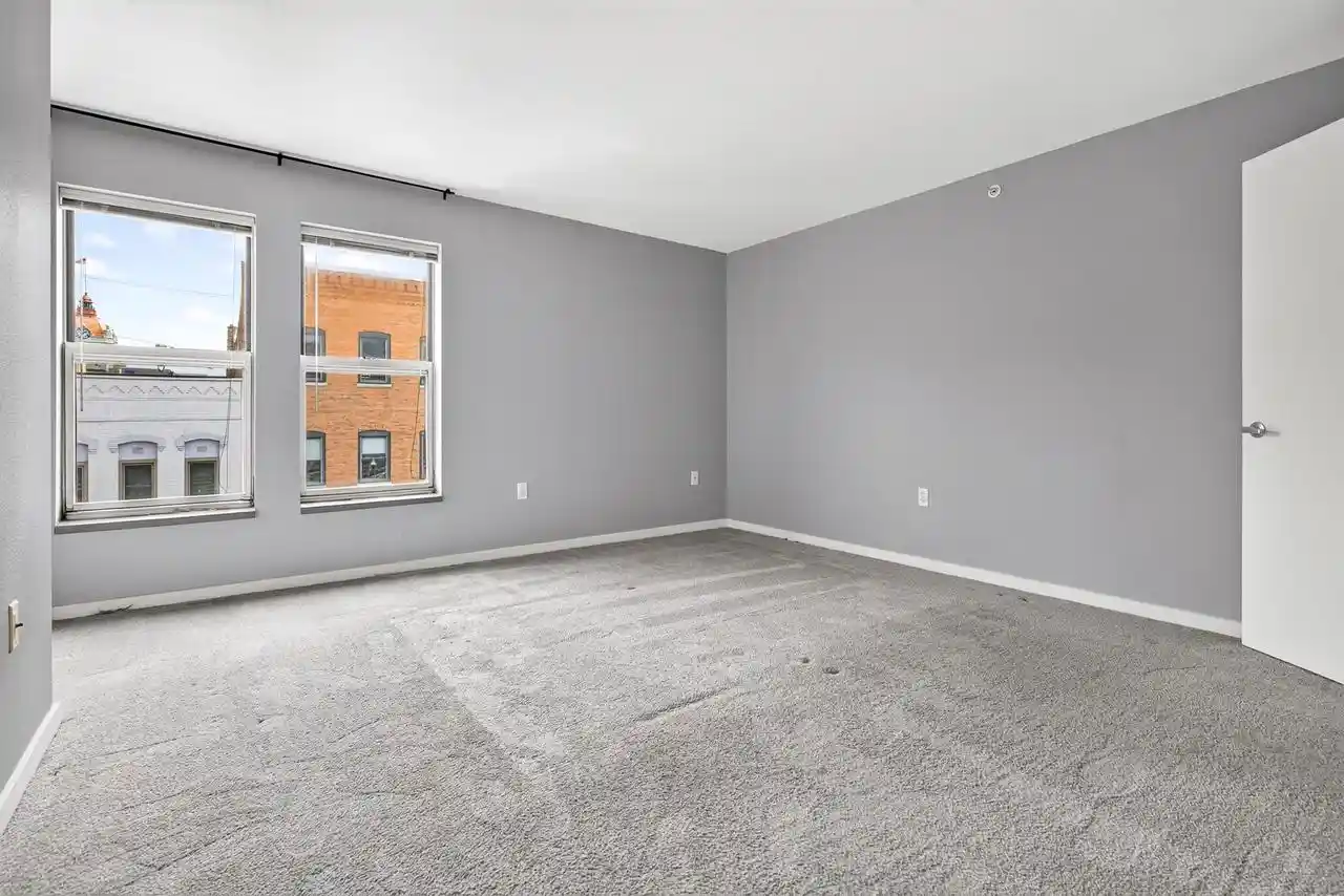 2nd image of 118 S Washington St St, Green Bay, WI 54301