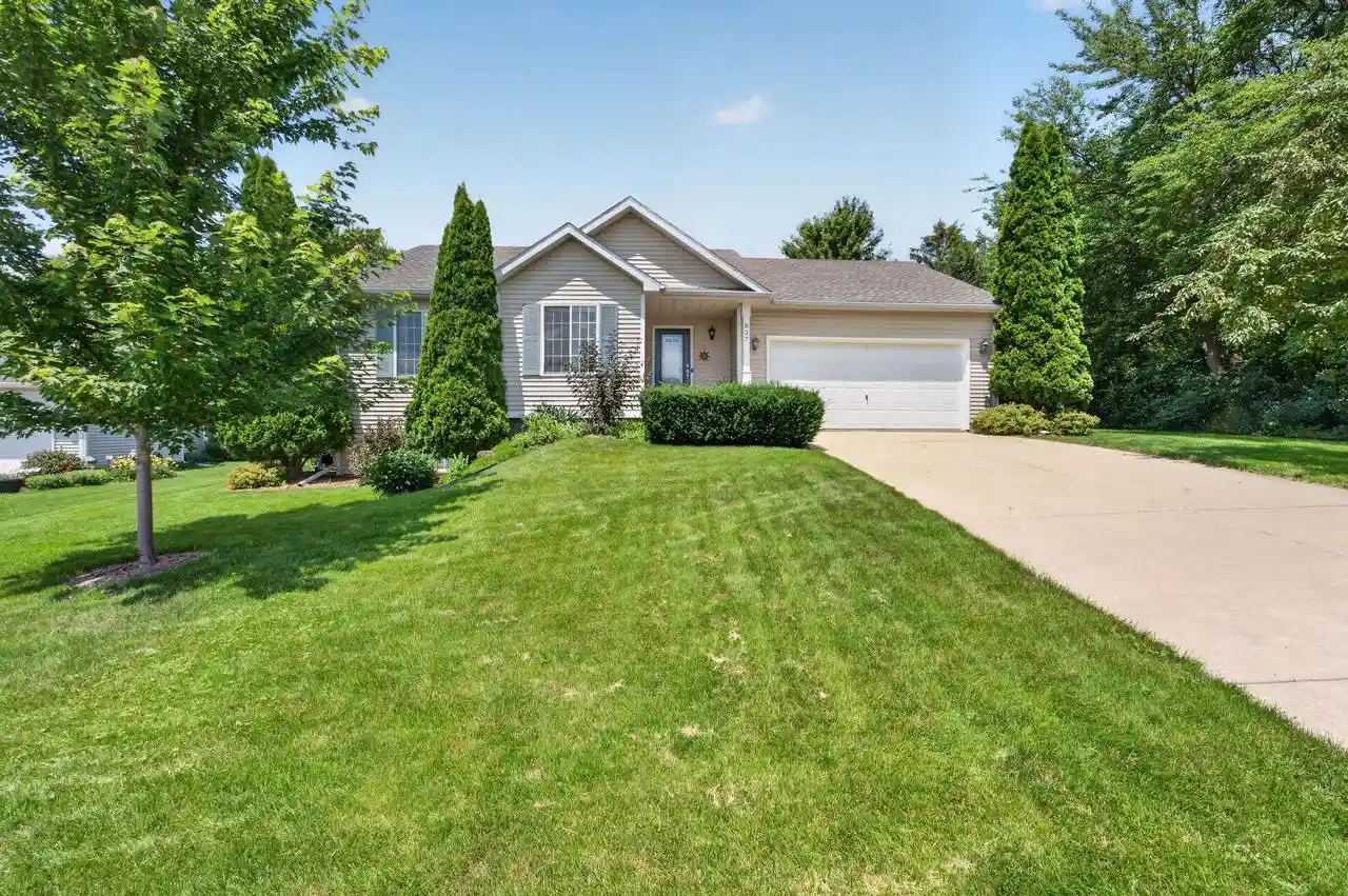 1st image of 837 Vista Ridge Dr Dr, Mount Horeb, WI 53572 | MLS# 2027693