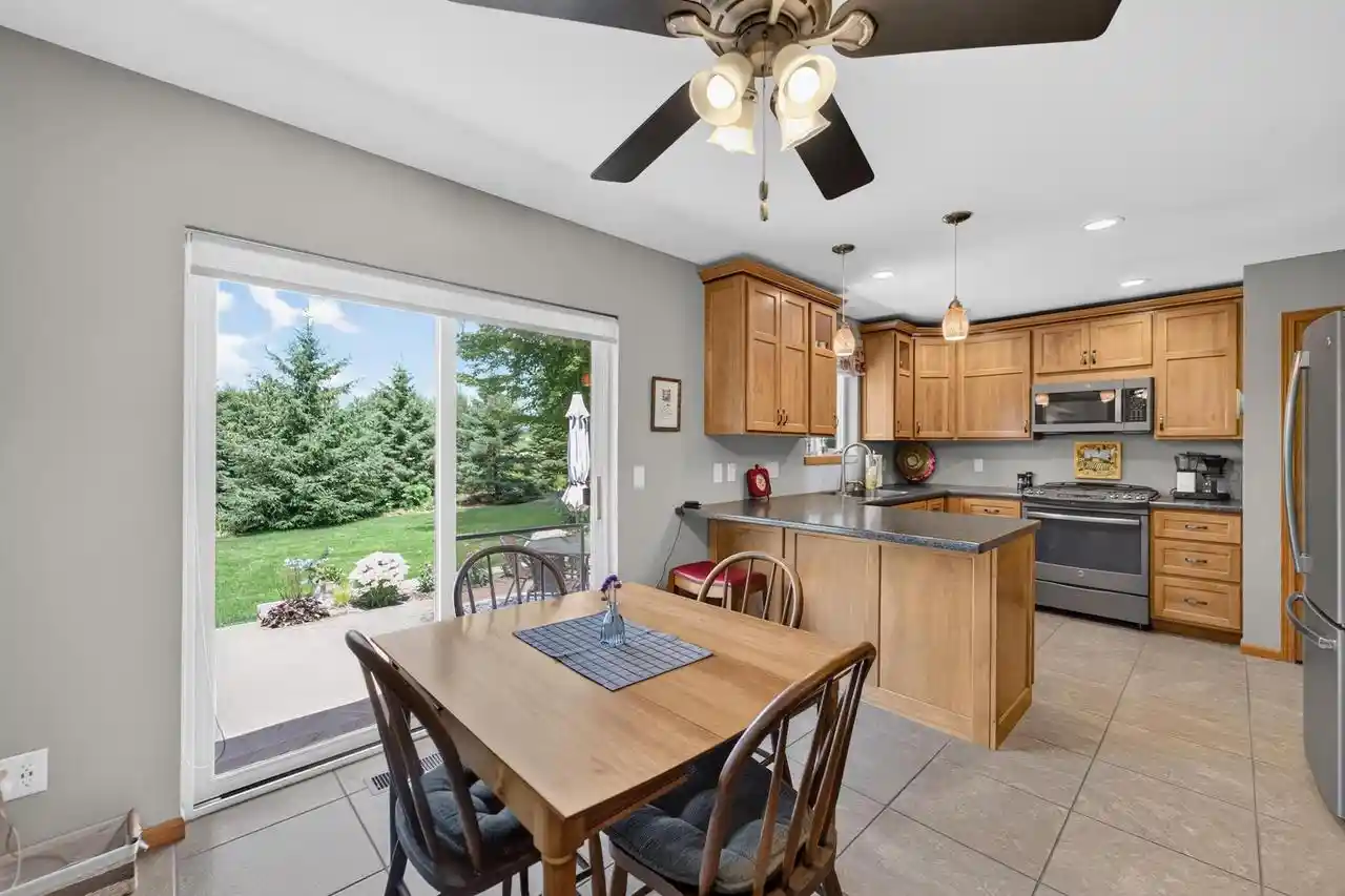 2nd image of 837 Vista Ridge Dr Dr, Mount Horeb, WI 53572 | MLS# 2027693