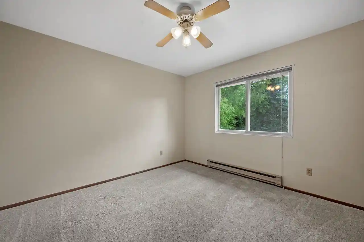 3rd image of 410 Cheviot Chase, Waukesha, WI 53186