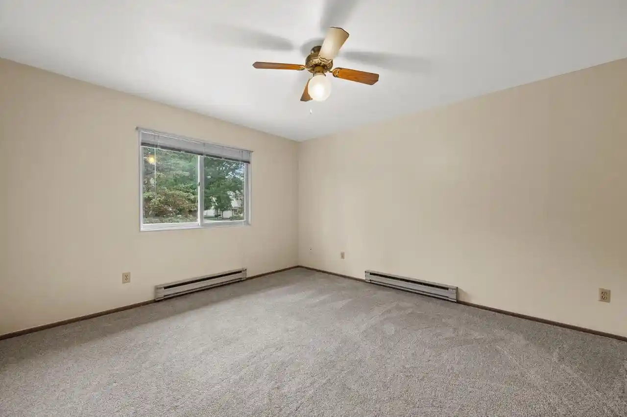 5th image of 410 Cheviot Chase, Waukesha, WI 53186