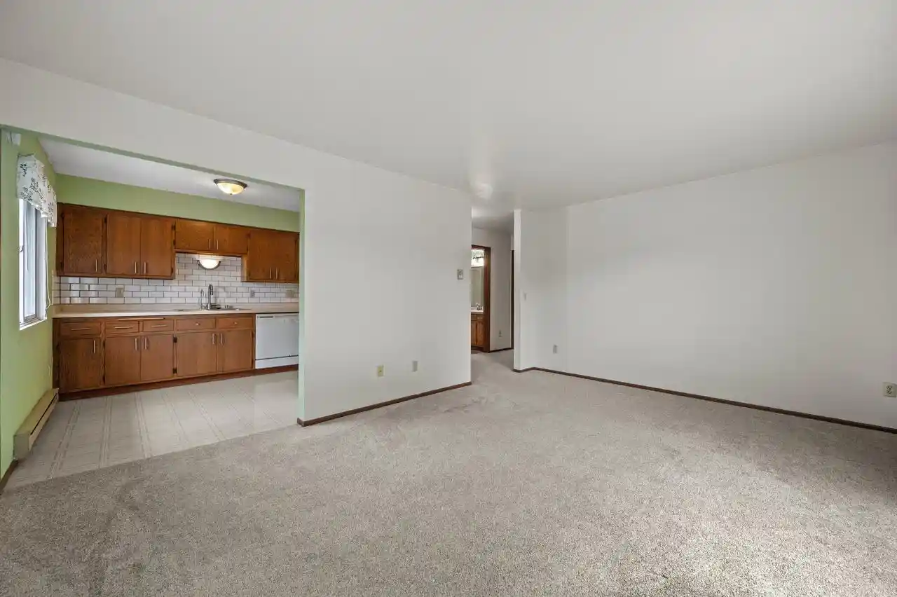 2nd image of 410 Cheviot Chase, Waukesha, WI 53186