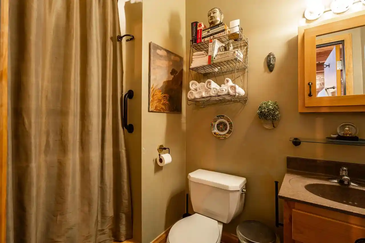 3rd image of 904 E Pearson Street Street #104, Milwaukee, WI 53202 | MLS# 1970885