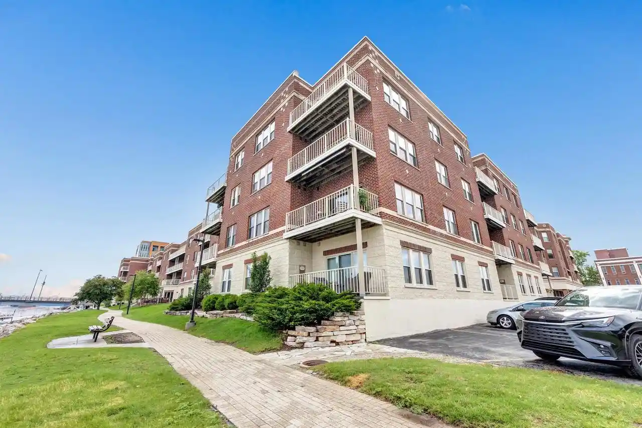 Homes for sale in Green Bay, WI | 118 S Washington Street Street #304B, Green Bay, WI 54301 | MLS# 50328812