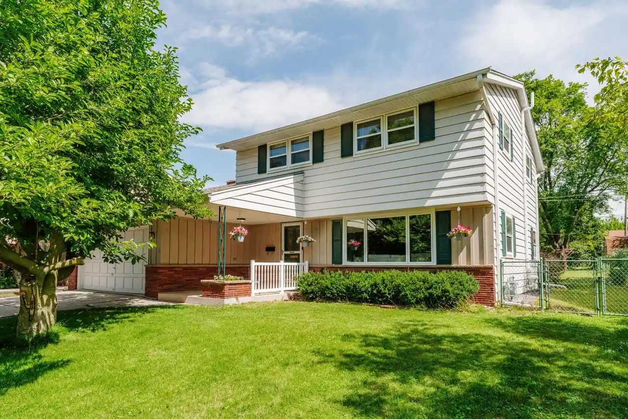 Homes for sale in South Milwaukee, WI | 706 Walnut Street Street, South Milwaukee, WI 53172 | MLS# 1970887
