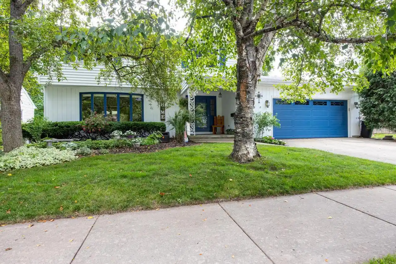 1st image of 1715 N Viola Street Street, Appleton, WI 54911 | MLS# 50328839