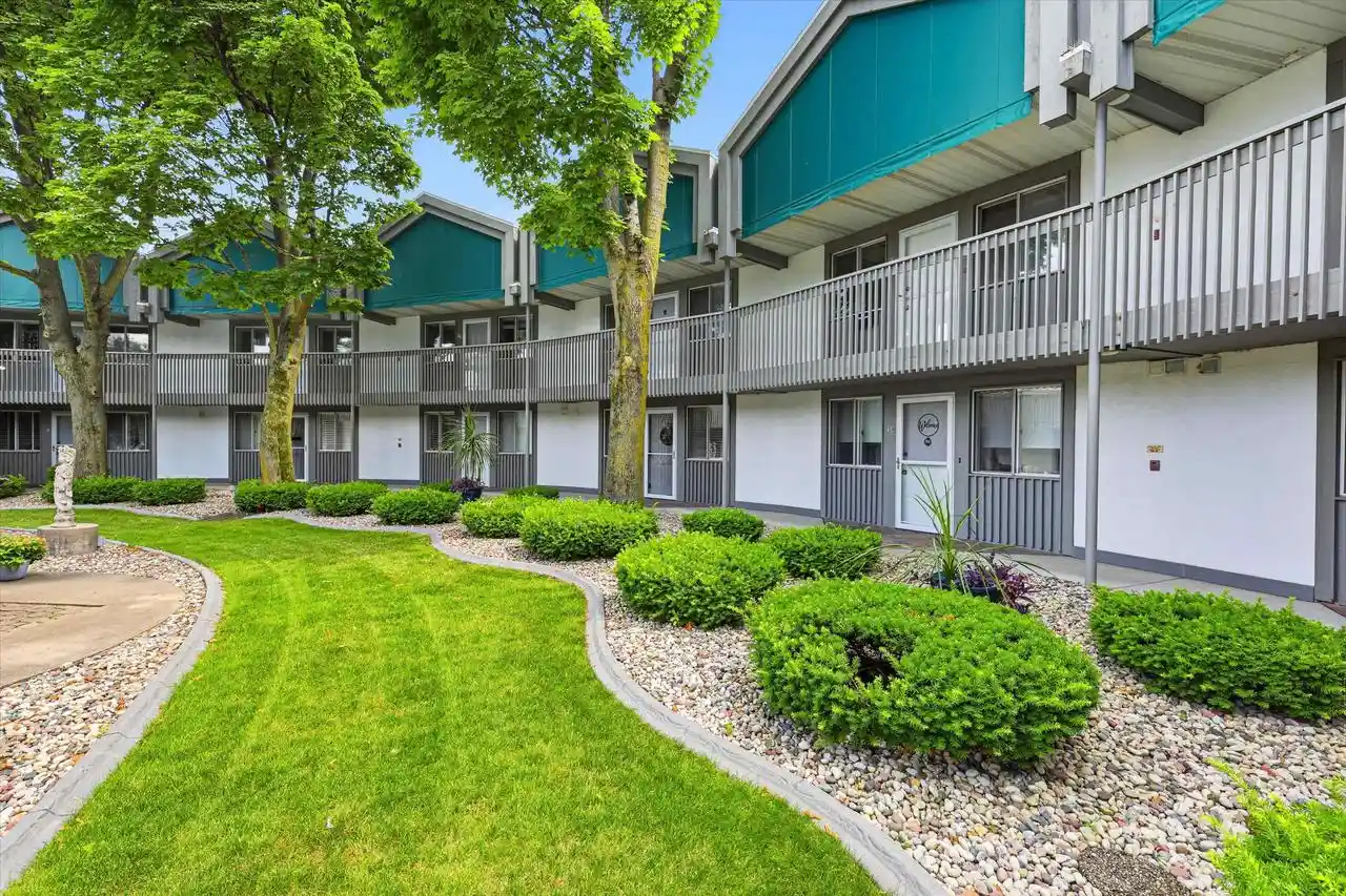 Homes for sale in Appleton, WI | 1001 S Oneida Street Street #2E, Appleton, WI 54915 | MLS# 50328851