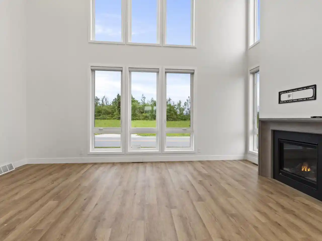 3rd image of 4192 E Lake Vista Boulevard Boulevard, Oak Creek, WI 53154 | MLS# 1970899