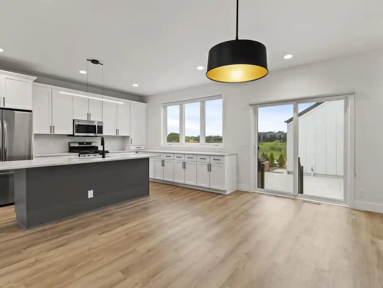 4th image of 4192 E Lake Vista Boulevard Boulevard, Oak Creek, WI 53154 | MLS# 1970899