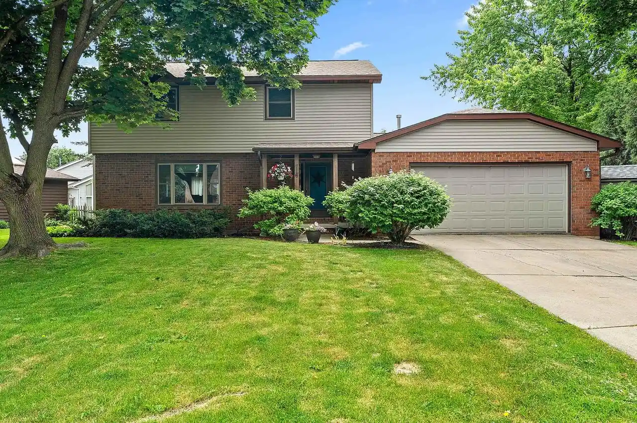 1st image of 716 Eau Claire Pl Pl, De Pere, WI 54115 | MLS# 50328855