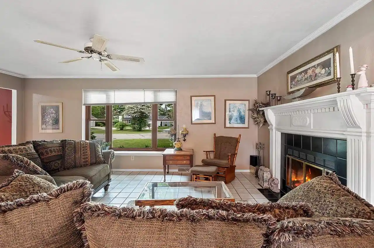 2nd image of 716 Eau Claire Pl Pl, De Pere, WI 54115 | MLS# 50328855