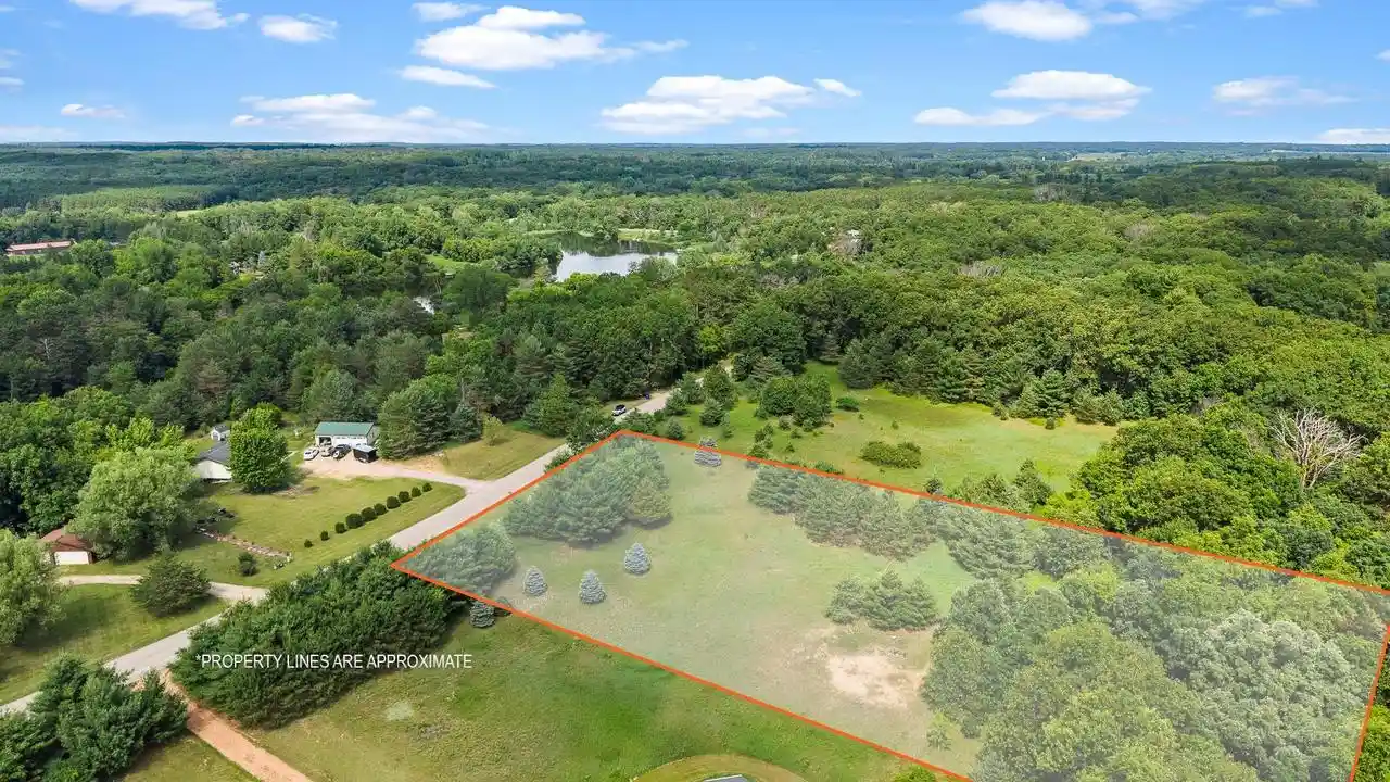 Photo 2 of Single family home for sale at 191 Fish Court Court, Oxford, WI 53952 | MLS# 2027711 | Listing updated on 2026-07-10