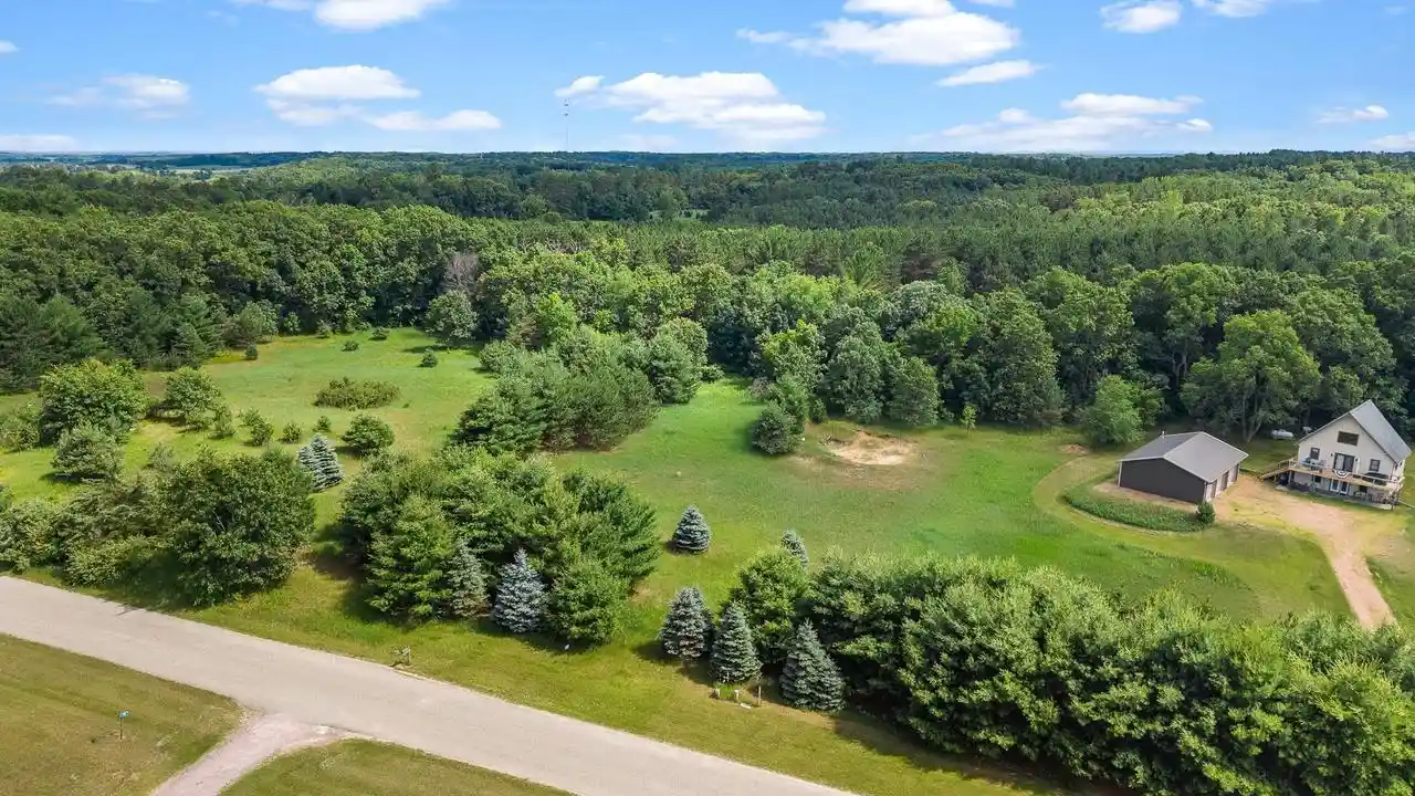 Photo 3 of Single family home for sale at 191 Fish Court Court, Oxford, WI 53952 | MLS# 2027711 | Listing updated on 2026-07-10