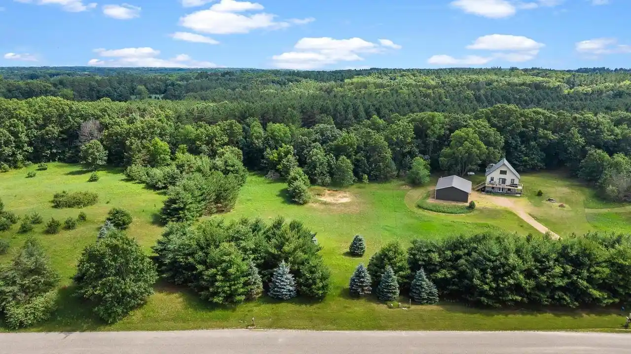 Photo 4 of Single family home for sale at 191 Fish Court Court, Oxford, WI 53952 | MLS# 2027711 | Listing updated on 2026-07-10