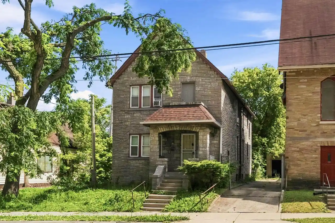 Photo 1 of Multi family home for sale at 117 E Chambers Street Street #117A, Milwaukee, WI 53212 | MLS# 1970930 | Listing updated on 2026-09-02