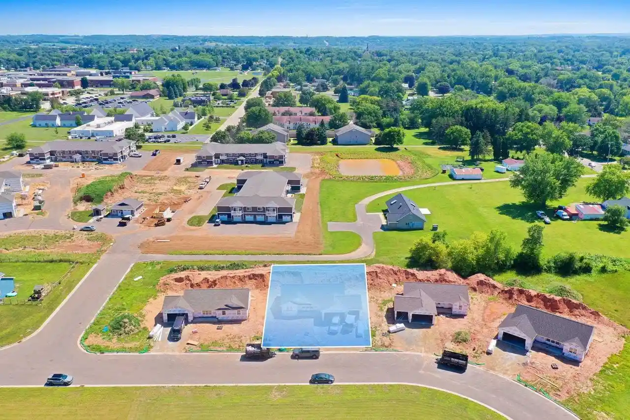 2nd image of 538 Riverview Dr Dr, Berlin, WI 54923 | MLS# 50328877