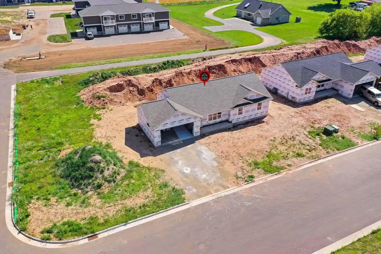 2nd image of 542 Riverview Dr Dr, Berlin, WI 54923 | MLS# 50328875