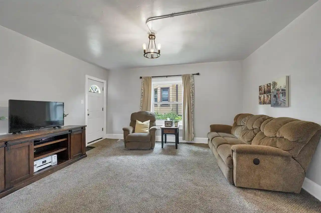 2nd image of 1123 Cass Street Street, Green Bay, WI 54301 | MLS# 50328884