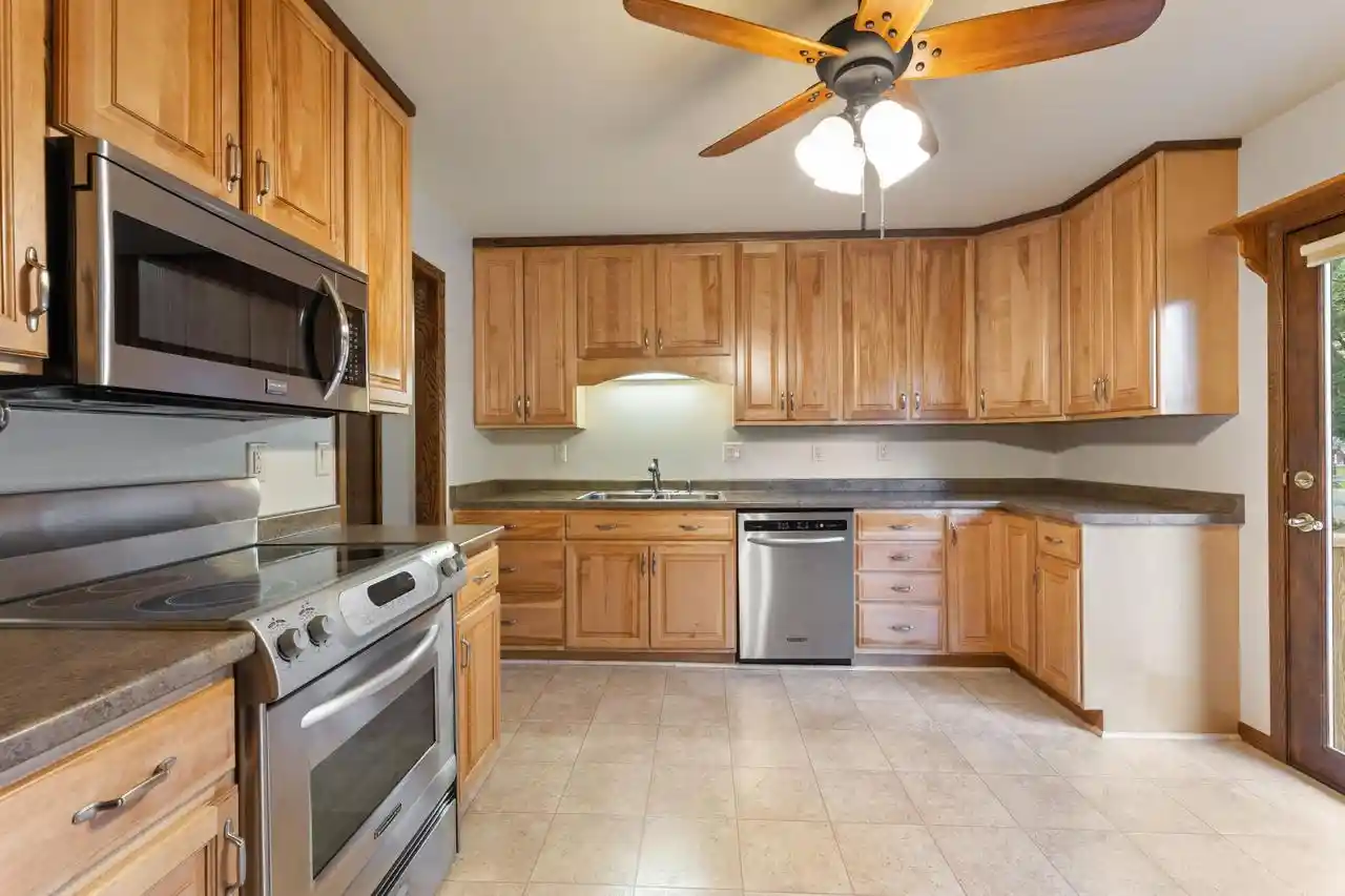 28th image of 703 Lake Street Street, Onalaska, WI 54650 | MLS# 1970975