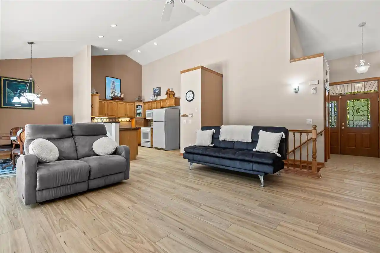 4th image of 293 Cardinal Lane Lane, Hartland, WI 53029 | MLS# 1970998
