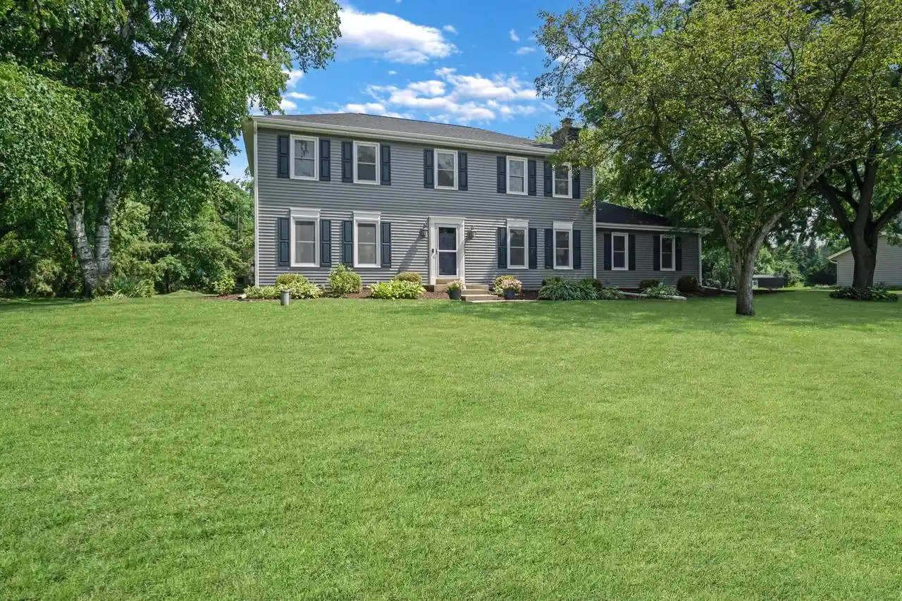 Homes for sale in Cedarburg, WI | 1626 Devonshire Dr Dr, Cedarburg, WI 53012 | MLS# 1971003
