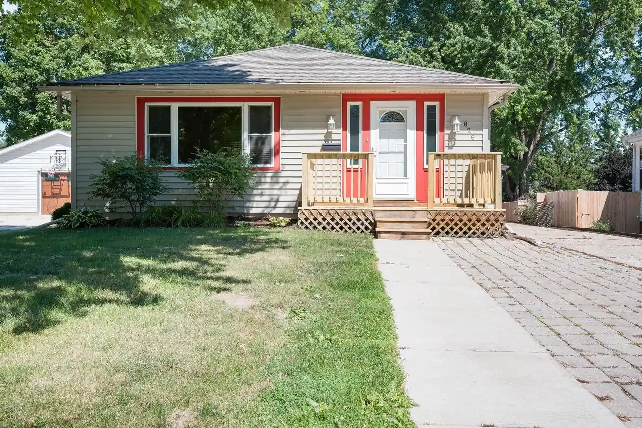Homes for sale in Hartford, WI | 826 N Main Street Street, Hartford, WI 53027 | MLS# 1971045
