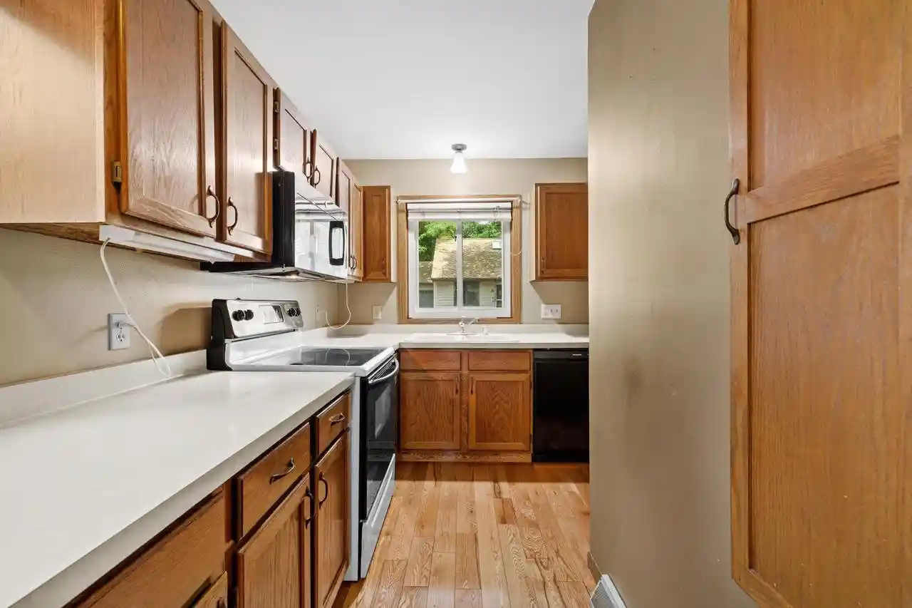 Listing Photo 4 - Condo for sale in building located at 1335 Hickory Dr Dr, Waukesha, WI 53186 - Unit #A