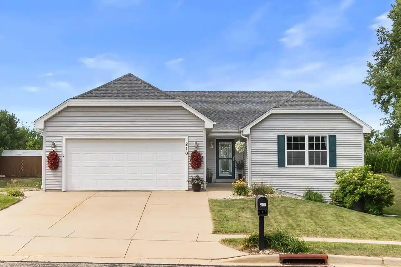Homes for sale in Johnson Creek, WI | 210 Cedar Street Street, Johnson Creek, WI 53038 | MLS# 1971078
