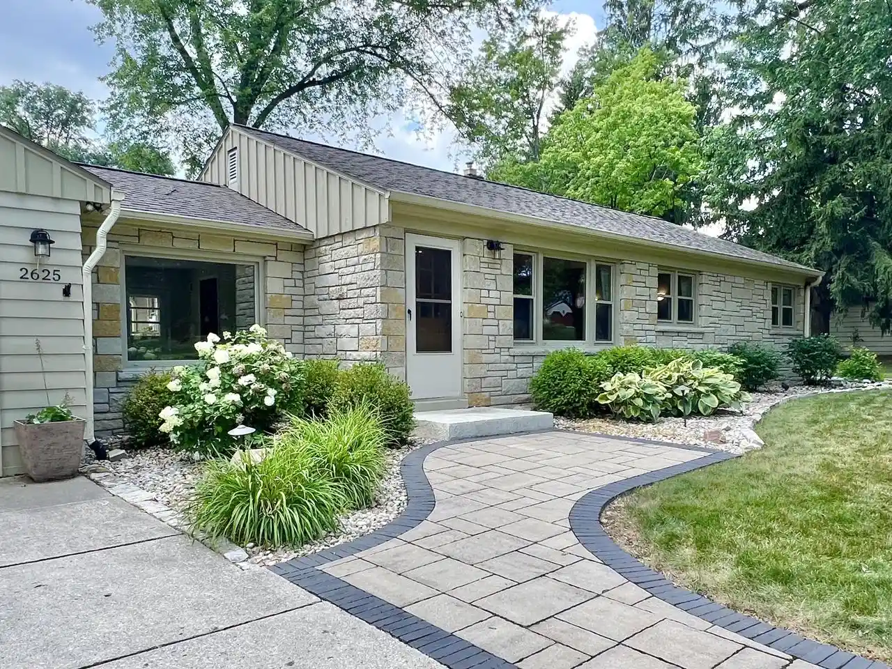 1st image of 2625 El Rancho Dr Dr, Brookfield, WI 53005 | MLS# 1971089