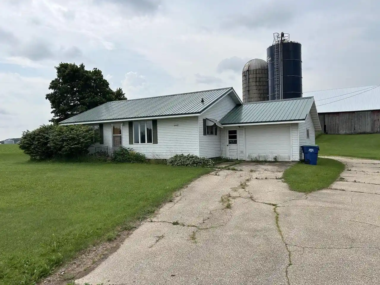 Homes for sale in Cecil, WI | W2337 County Rd E, Cecil, WI 54111 | MLS# 50328893