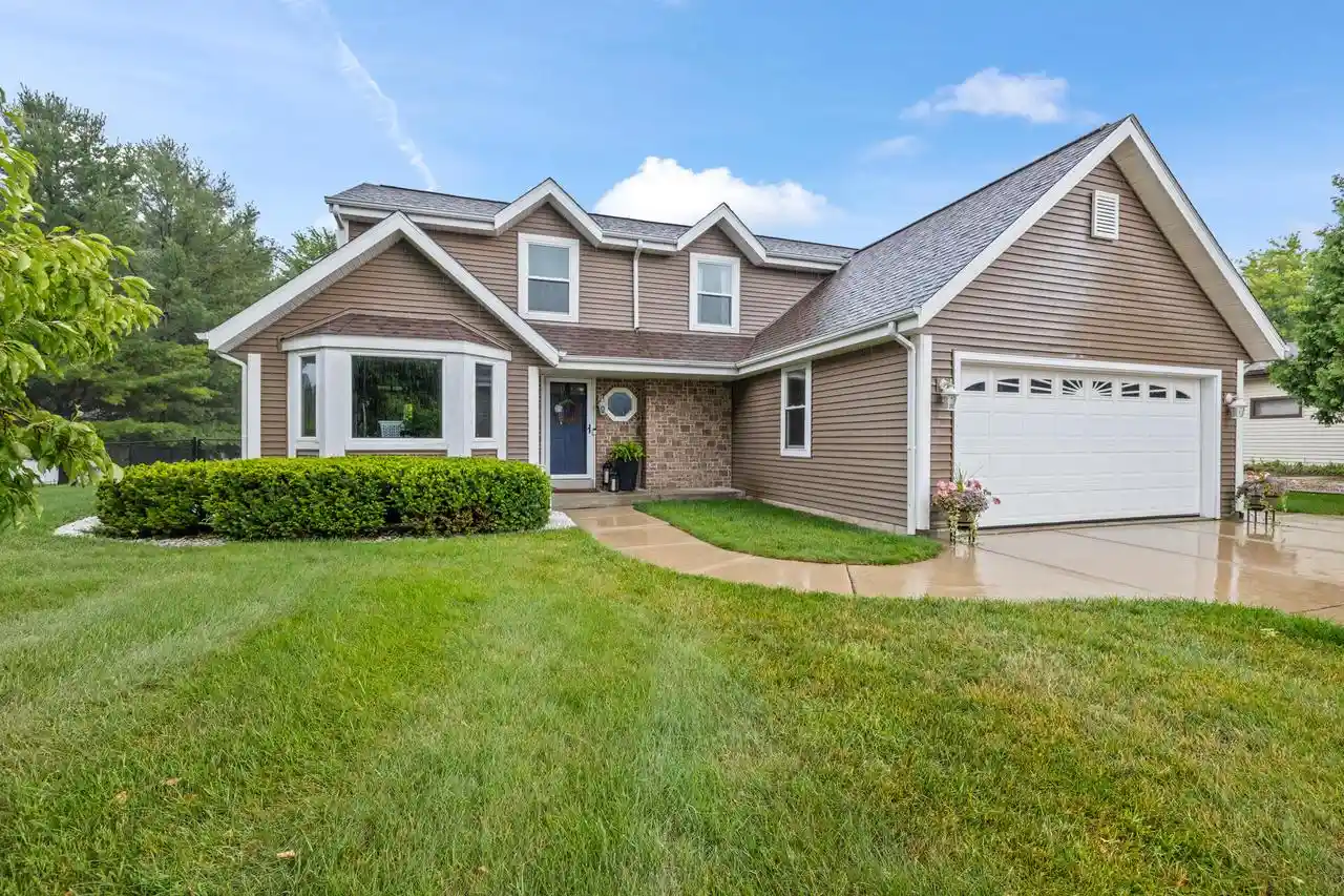Homes for sale in Slinger, WI | 3960 Kings Way, Slinger, WI 53086 | MLS# 1971092