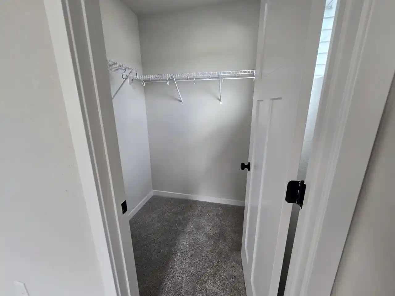 4th image of 1487 Patton Dr Dr, Hartford, WI 53027 | MLS# 1971093