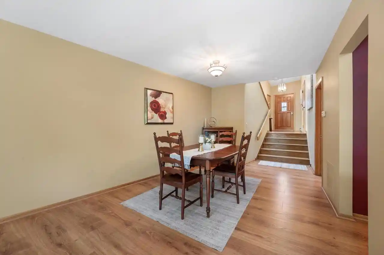 2nd image of N89w16329 Main St St, Menomonee Falls, WI 53051