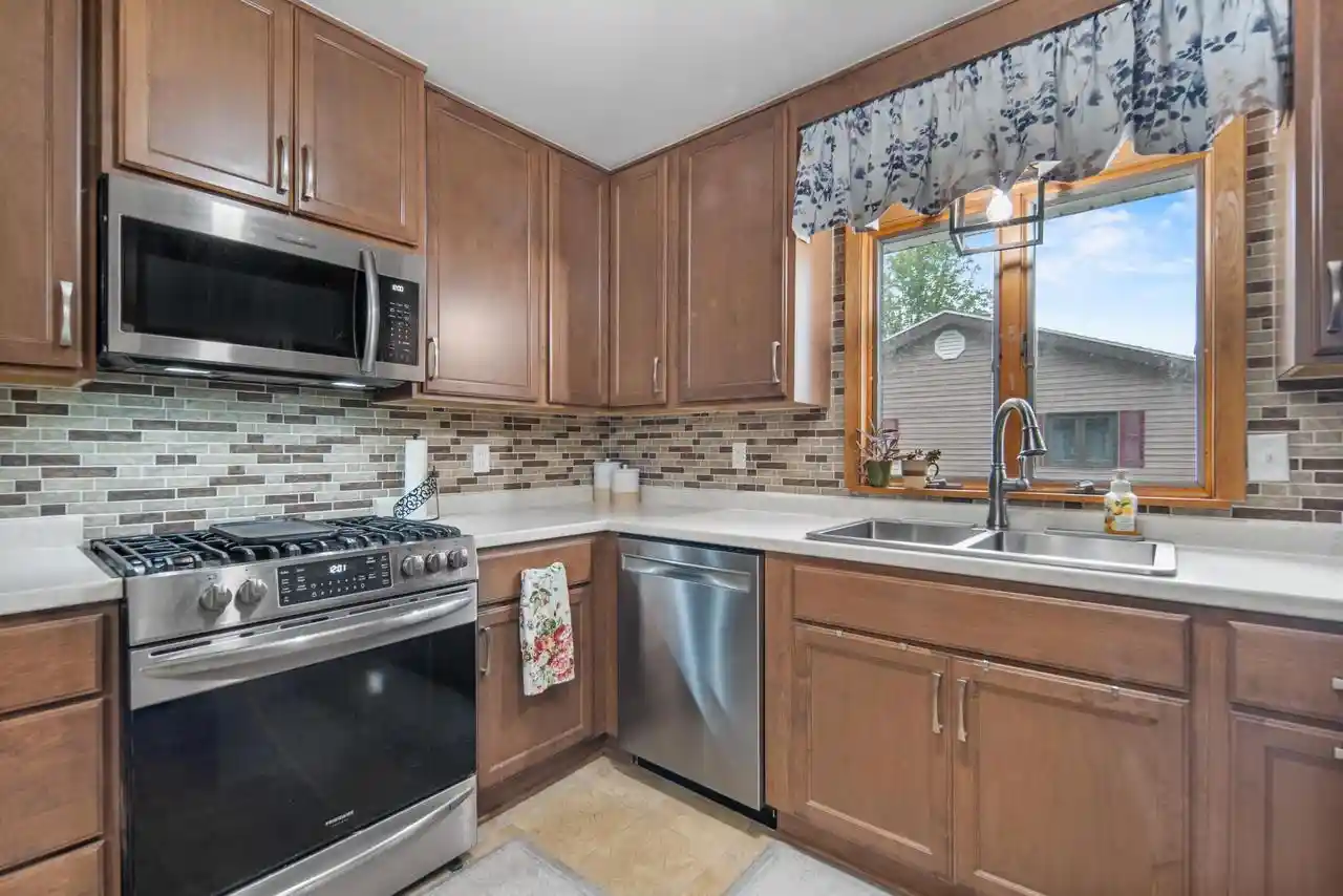 2nd image of 1106 Owena Street Street, Marinette, WI 54143 | MLS# 50328903