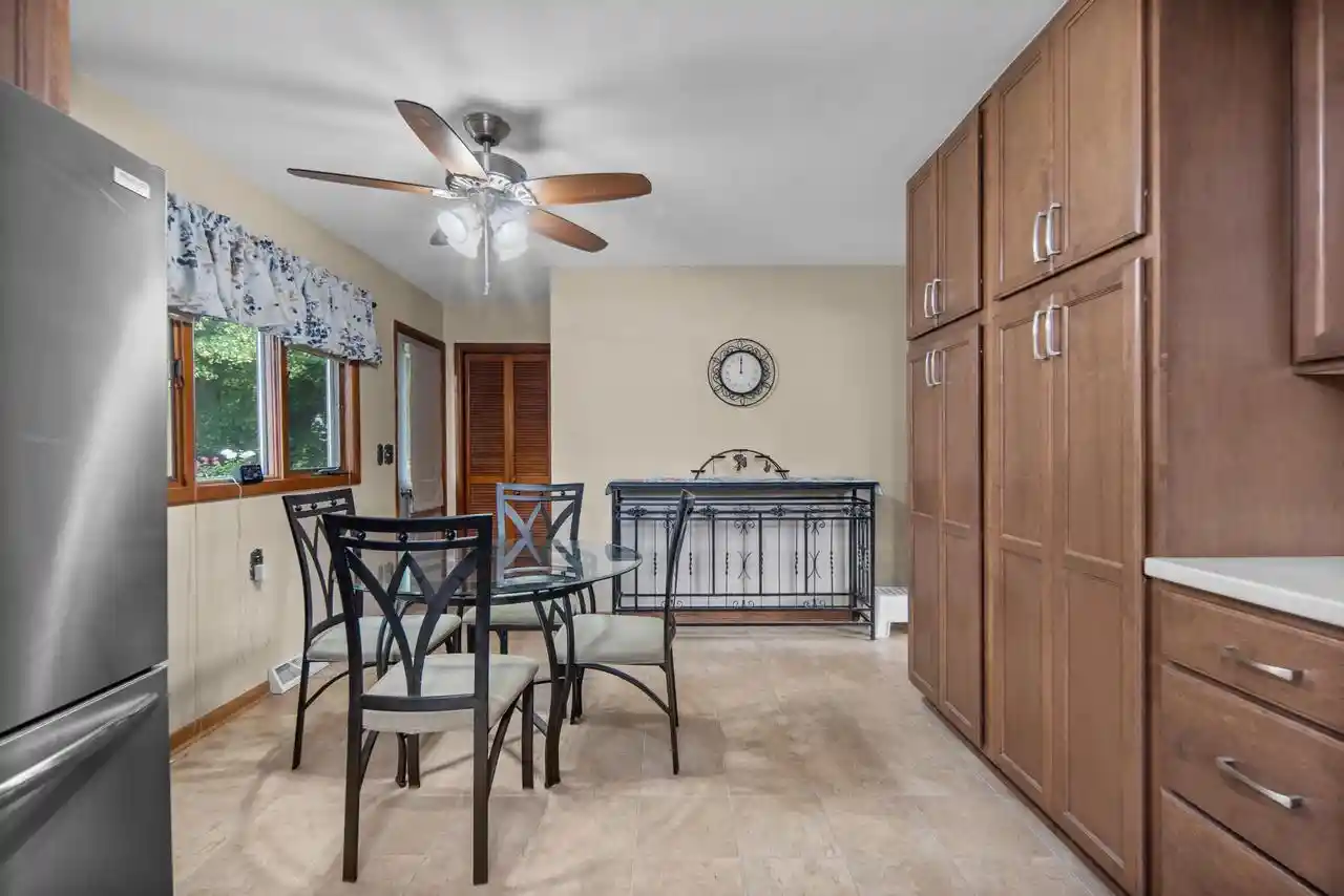 3rd image of 1106 Owena Street Street, Marinette, WI 54143 | MLS# 50328903