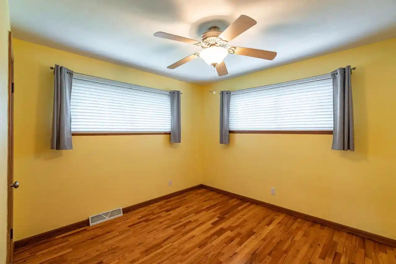 3rd image of 924 Spruce Dr Dr, La Crescent, MN 55947 | MLS# 1971113
