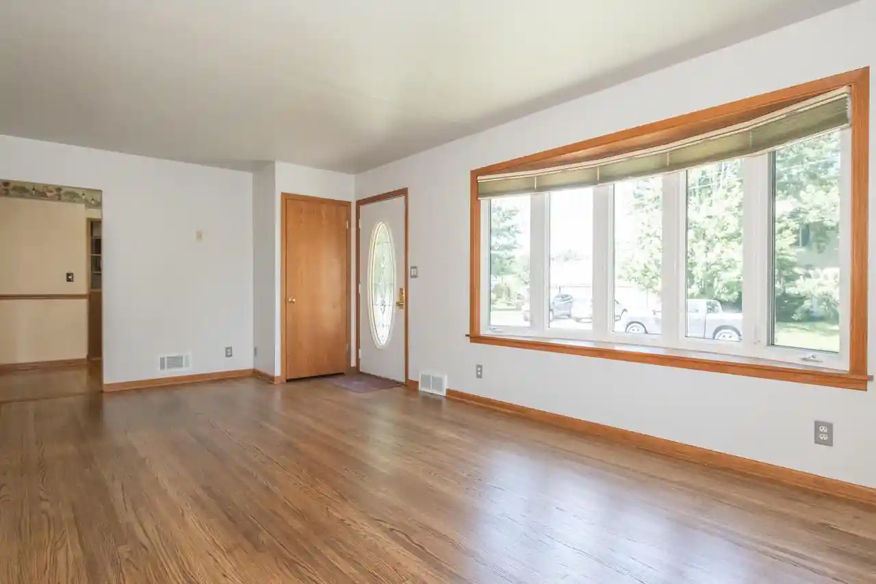 4th image of 520 39Th Avenue Avenue, Goodview, MN 55987 | MLS# 1971137