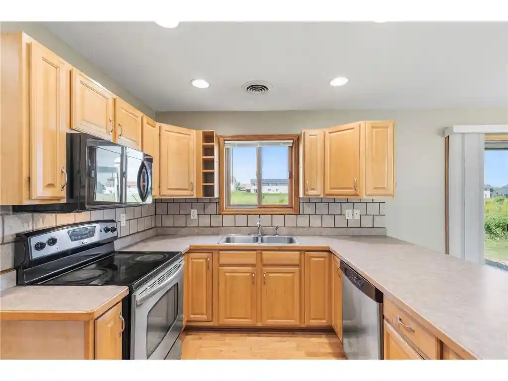 Photo 4 of Single family home for sale at 415 Sierra Pl Pl, Roberts, WI 54023 | MLS# 7107447 | Listing updated on 2026-08-20